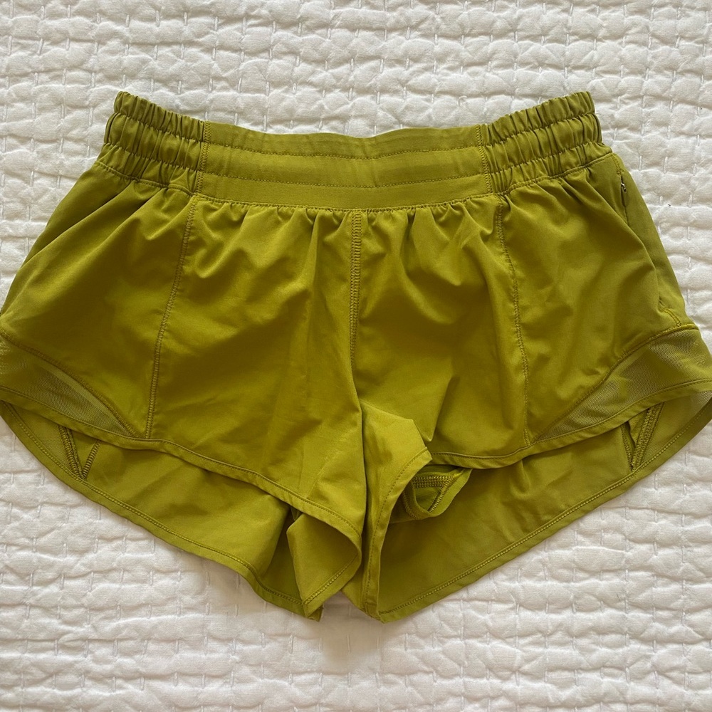 Lululemon low rise hotty hot shorts, Size 6